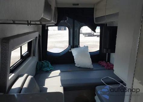 2022 Mercedes-Benz Sprinter 2500 Standard Roof V6 z USA, uszkodzony, nr VIN W1X4EBHY2NP453575